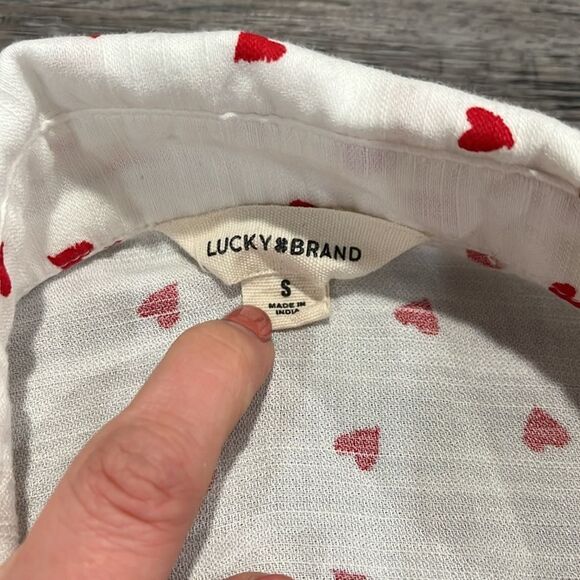 Lucky NWOT White and Red Heart Print Women's button up - small - Picture 6 of 8